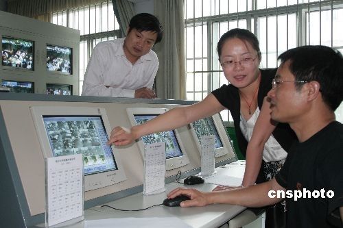 应对高考舞弊 中国对近六万个考点进行监控