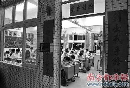 广州高考生带饮料若不撕去标签属作弊行为