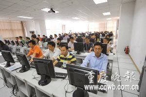 考生高考作文热衷编故事 内容“假、大、空”