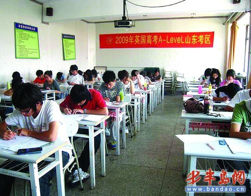 英国高考卷运输中损毁 近百考生成绩面临作废