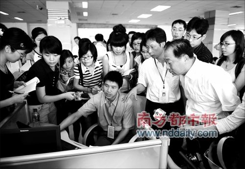 作文评卷一般超1分钟 50多篇作文吃“鸭蛋”
