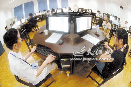 09年网上批改科学公正 1800名教师高考阅卷