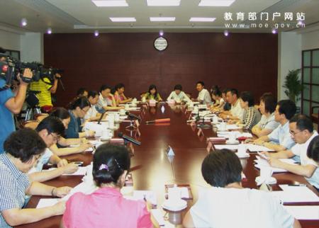 8月6日，教育部在北楼七层大会议室召开新闻通气会通报2009年全国普通高校家庭经济困难学生资助政策有关情况