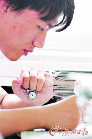 高考生入场前自报体温 高考室尽量不开空调