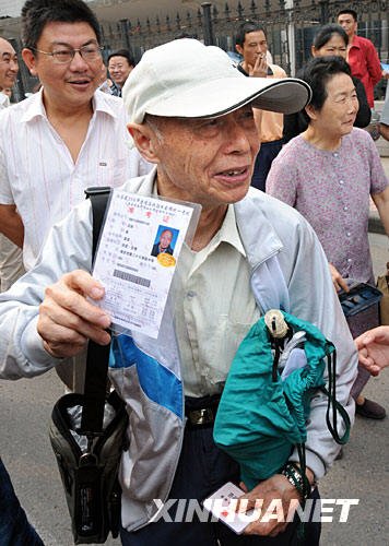 八旬考生汪侠明天第九次走进高考考场