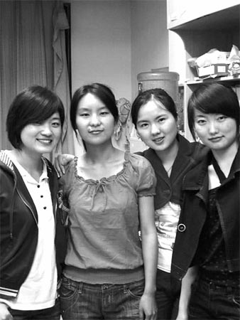 浙江工商大学同寝室4女生同时考上研究生(图)