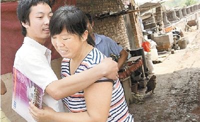 河南“寒门学子”喜收第一张清华通知书 