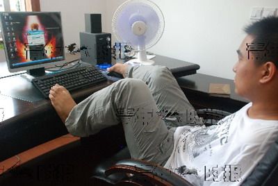 以脚代手答完全部试卷 无臂少年高考成绩639分