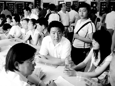 2009河南高考高分生仍是复读学校争夺焦点