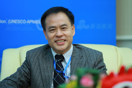 香港教育学院内地发展事务处处长许声浪博士 香港教育学院内地发展事务处处长许声浪博士