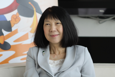 香港中文大学入学及学生资助处处长周陈文琬独家做客新浪谈2010高招政策 香港中文大学入学及学生资助处处长周陈文琬独家做客新浪谈2010高招政策