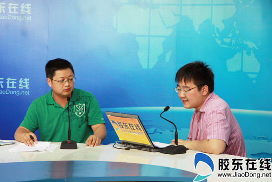 鲁东大学招办主任辛亚林(左) 志愿填报专家娄雷(右)