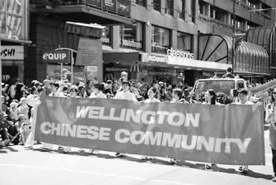 惠灵顿圣诞花车大巡游活动中的华人队伍。